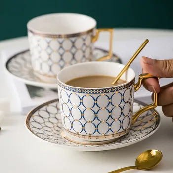 Кофейная чашка в европейском стиле из Пномпеня, чайный сервиз из костяного фарфора в стиле INS, Английский набор чашек для послеобеденного цветочного чая, керамическая бытовая чашка