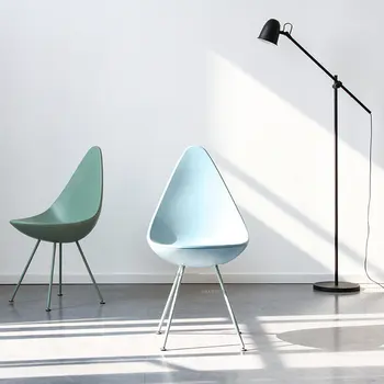 Скандинавские пластиковые обеденные стулья Мебель Современный минималистичный стул для столовой отеля Креативные дизайнерские обеденные стулья для домашней кухни